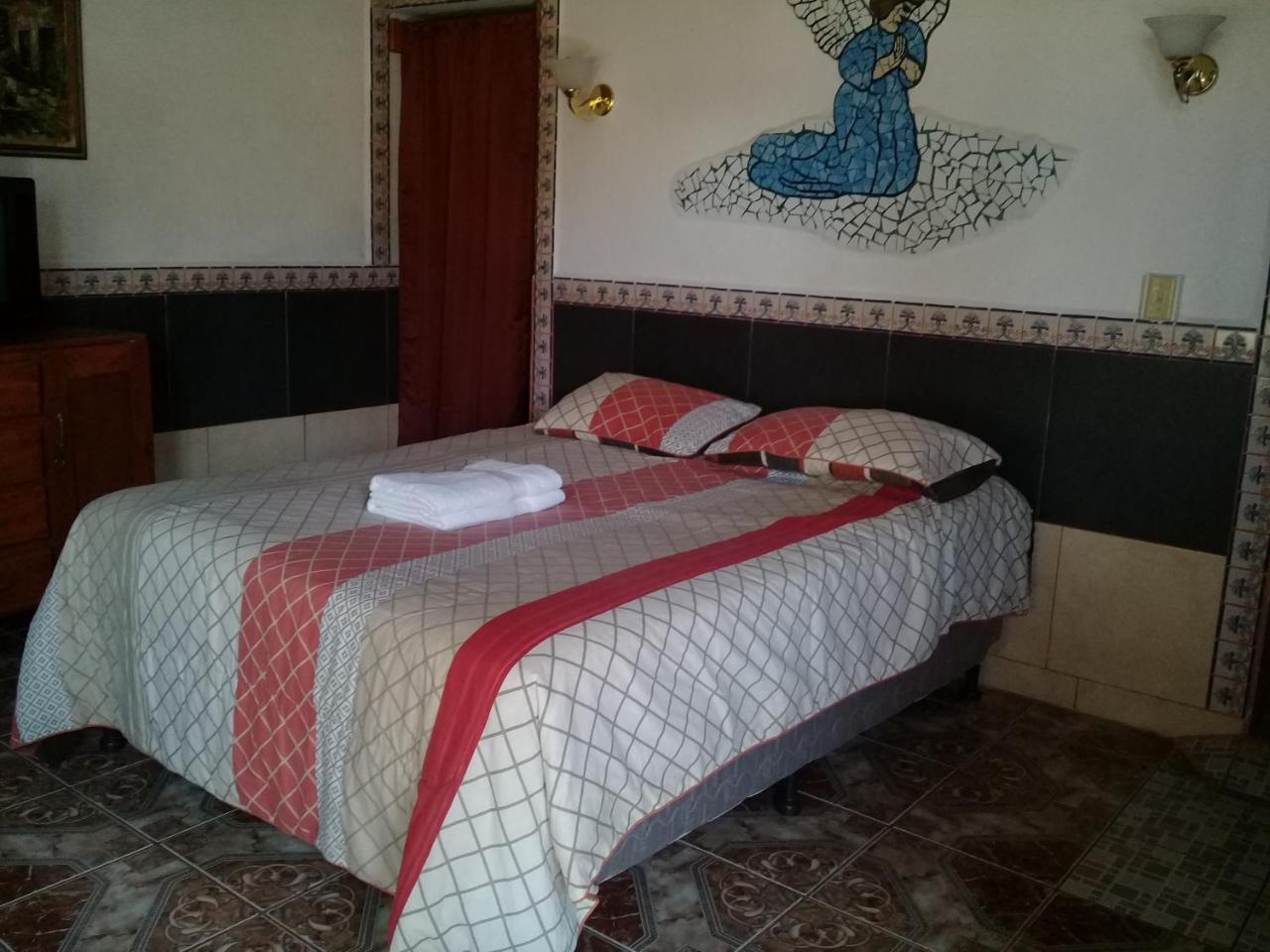 Hotel Nuestro Sueno Сан-Антонио-Палопо Экстерьер фото